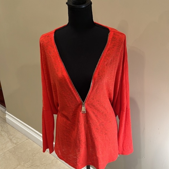 Alfani Medium orange light sweater
3/4 length sleeves
orange with gold zipper - Picture 2 of 6